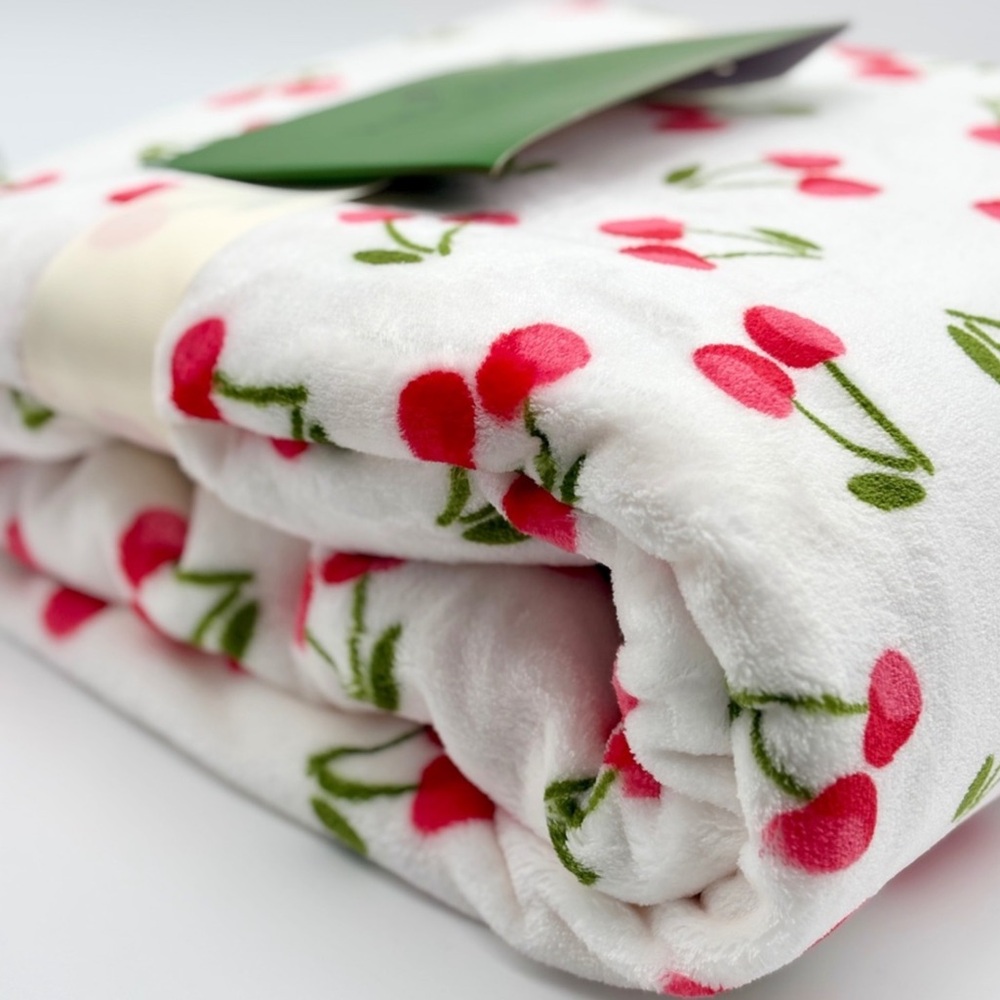 Kate Spade Plush Throw Blanket 60” x 70”